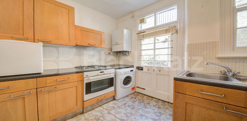 			ZONE 1 LOCATION, 2 Bedroom, 1 bath, 1 reception Apartment			 Haberdasher street, OLD STREET